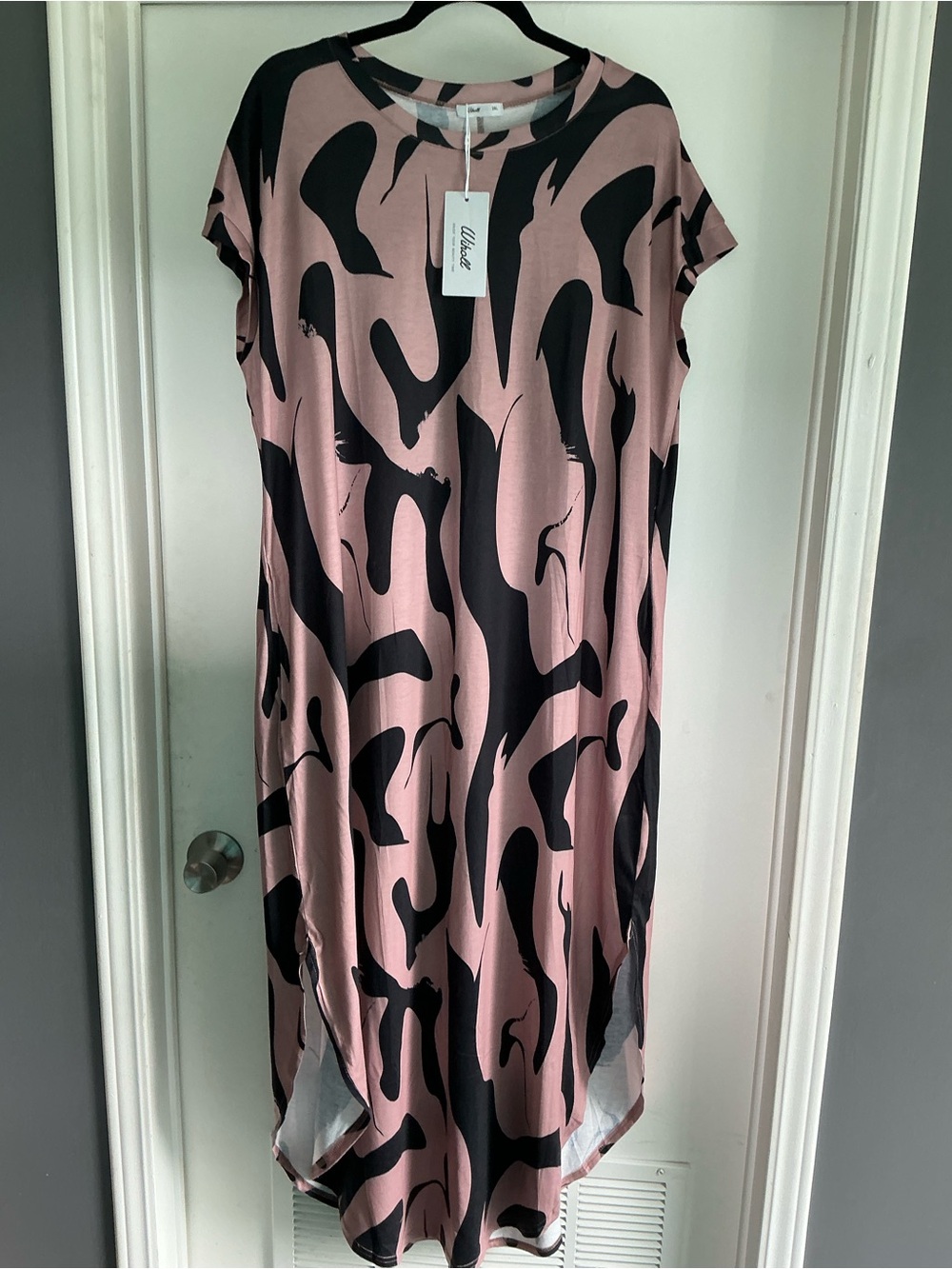 NWT  Black/Taupe Women's plus Sz 2X Abstract Maxi Dress